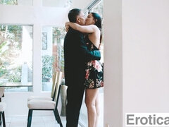 Sucer une bite, Brunette brune, Gorge profonde, Érotique, Pieds, Fille latino, Nénés