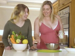 Leie, Wohlbeleibte schöne frauen, Grosser arsch, Grosse titten, Blondine, Hd, Lesbisch, Lecken