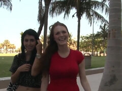 18 jahre, Blondine, Blasen, Braunhaarige, Bus, Handjob, Latina, Jungendliche (18+)