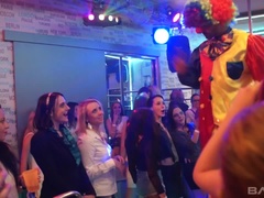 Rubia, Europeo, Grupo, Interracial, Fiesta, Perforación, Realidad, Tatuaje