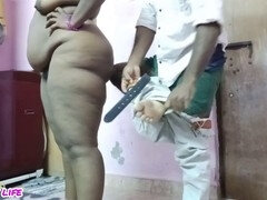 Tante, Bisexuelle, Poilue, Indienne, Domestique, Chatte, Secrétaire, Jarretelles