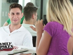 Tetas grandes, Mamada, Corridas, Marido, Madres para coger, Afeitado, Hijo, Tetas