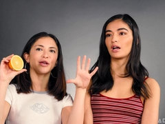 Stellung 69, Braunhaarige, Fingern, Masturbation, Muschi, Entkleiden, Jungendliche (18+), Titten