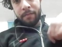 Arab cumming big on cam