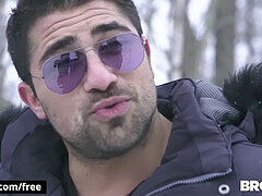 BROMO - Muscular twunk Bo Sinn enjoys spitroast with two hung studs