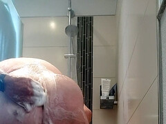 Shower with foam sponge