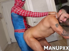 Spiderman King Cuba takes control and punishes delinquent Luis Logan