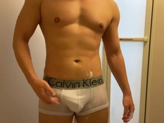 【個人撮影】japanese Pee /underwear Calvin Klein/ 寝起き下着の放尿