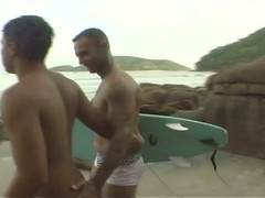 Steamy Latino twunks go raw on the beach