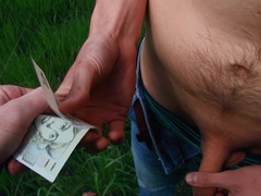 Dude gets harder and harder as he sucks that nice peen