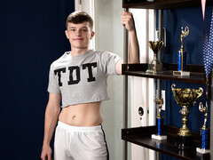 Twink sluts are fast to get their dicks out