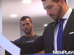 Muscular bodybuilder Denis Vega endures while Enzo Rimenez breeds him