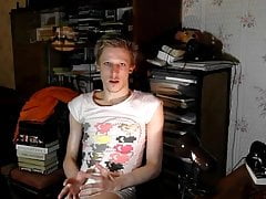 TWINK IS ALWAYS HUNGRY FOR RAW COCK