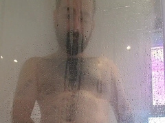 The amateur otter showers and fries his furry bod