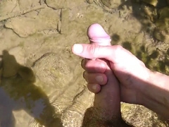 Se Monta Con Su Gran Pol Afuera En La Bicicleta , Luego Se Bana Desnudo Y Se Corre En El Rio