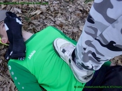 Stomping, sneaker, smelly barefeet