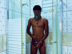 17 se masturba en la bañera antes de ducharse