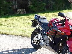 Cummin over my cousins Honda CBR600RR