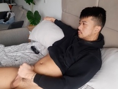 Winter wank: Hot Japanese guy jacking off in the cold