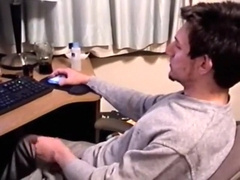 Lonely Dude Jacks Off To Porn On The Computer