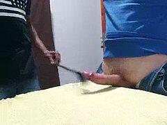 Sessão de Tortura: mestre destruindo o pau do submisso.