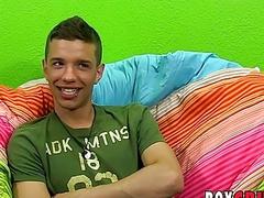 Twink uses a dildo on his ass while jerking off