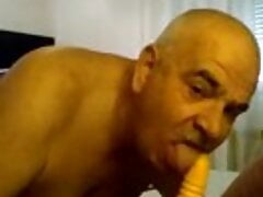 Chupando dildo