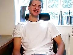 Adorable UK gay amateur jerks off solo