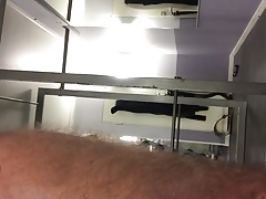 Very horny at my empty gym. Het och runkar i gymmet!