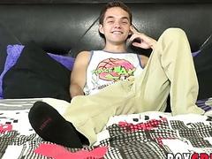 Twink uses a dildo on his ass while jerking off