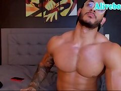 tattooed bodybuilder in glasses solo webcam