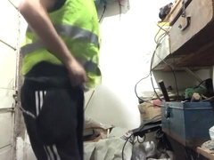 worker working with vibrating eggs