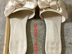 cum white sandals_cum on shoes_cum flat sandal