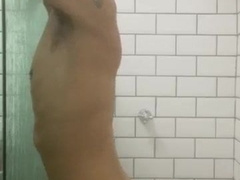 TOMEI BANHO COM MEU TIO E ELE GOZOU NO MEU CU