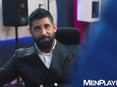 Justin Jett seduces OnlyMatt into deepthroating his massive cock