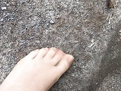 Crossdresser outdoor pissing and jerking off on nylons