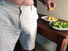 OhTrevor EATS FOR A BIGGER CUM LOAD.