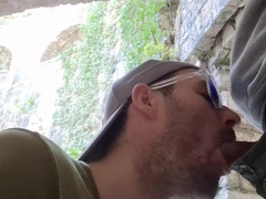 Un Touriste Francais Ce Fait Sucer Par Un Croate Dans Un Fort En Ruine