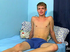 naked guys Another splendid young man has arrived at Boy Crush!