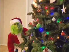 MONSTROUS SPUNK-PUMP observe The Grinch that "Came" on Christmas...