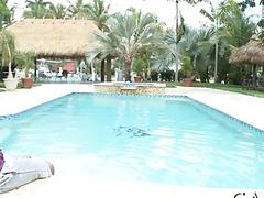 Tanned babe meets a black guy at the pool for fucking