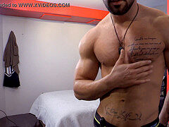straight French Canadian Muscle bear & His cam Solo