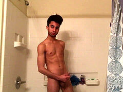 twink Latino Lucas douche milking