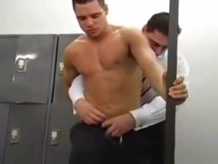 Macho dotado metendo bem.gostoso enquanto se arruma pro trabalho