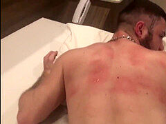 Tomando surra e levando pica sem dó