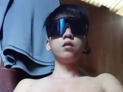 Pinoy first-ever time to use a bang-out fucktoy - Erupts his cumload so hasty!