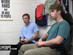 Gay deepthroat, sans a condom, muscle