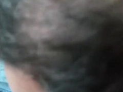 Auto-Blowjob: Junger Amateur bekommt einen Blowjob von einem Älteren Mann