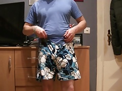 Sagging in Satin Boxershorts