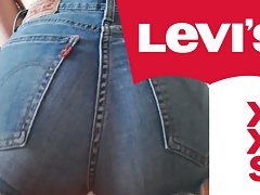 Twerking in super tight XXS Levi's shorts
